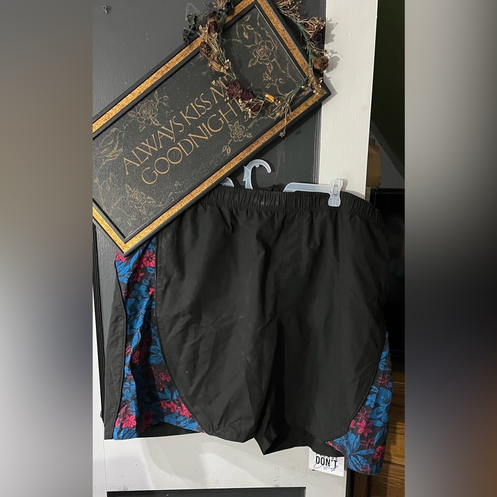 Men’s swim trunks. (Inventory tub#4).